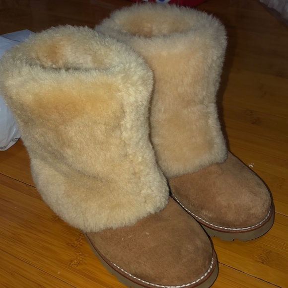 WOMEN UGG BOOTS SIZE 5 (runs small) - Picture 2 of 8